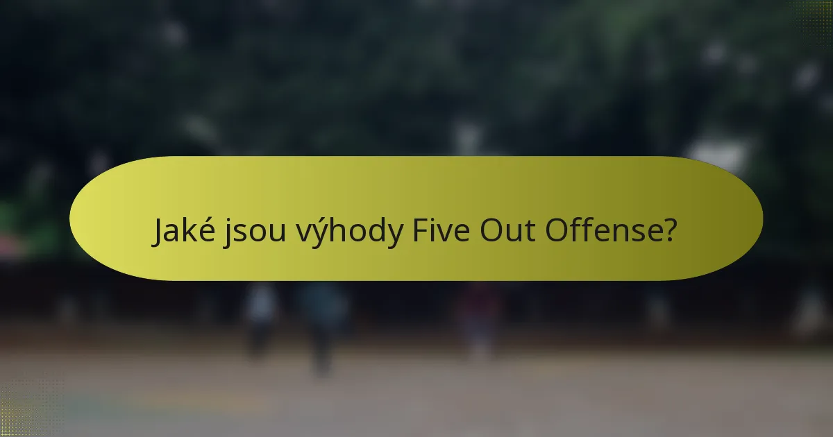 Jaké jsou výhody Five Out Offense?