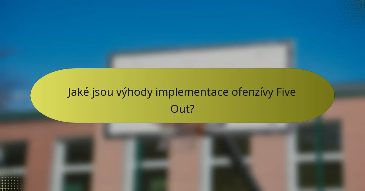 Jaké jsou výhody implementace ofenzívy Five Out?